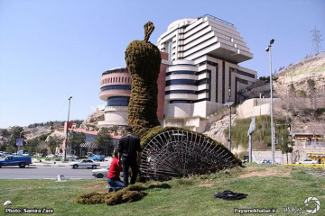 آماده سازی دروازه قرآن و طاووس میدان قرآن شیراز به