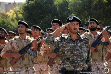 رژه نیروهای مسلح در شیراز
