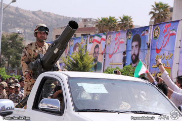 رژه نیروهای مسلح در شیراز