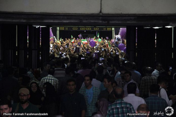 تجمع هواداران روحانی در ورزشگاه ۱۲ هزار نفری آزادی