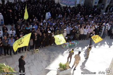 تشییع پیکر یک شهید مدافع حرم در شیراز