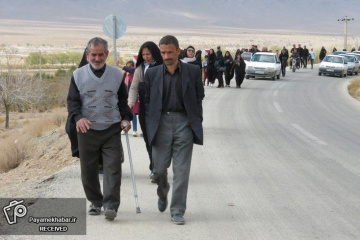 پیاده روی مردم روستای امامزاده بزم به مناسبت شهادت