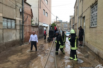 عملیات های متعدد آتش نشانی شیراز در پی سیلاب