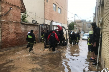 عملیات های متعدد آتش نشانی شیراز در پی سیلاب