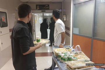 توزیع افطاری در بیمارستان امیر شیراز