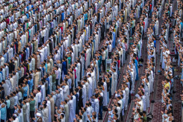 اقامه نماز عید سعید فطر در کربلای معلی