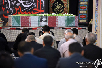 مراسم قرائت زیارت عاشورا در حضور شهید تازه تفحص شد