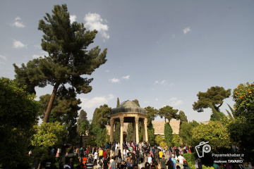 مهمانان نوروزی در حافظیه شیراز