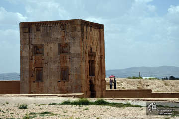 نقش رستم - خدای خانه