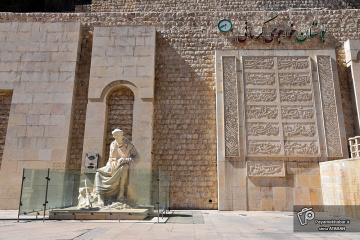 آرامگاه خواجوی کرمانی‎