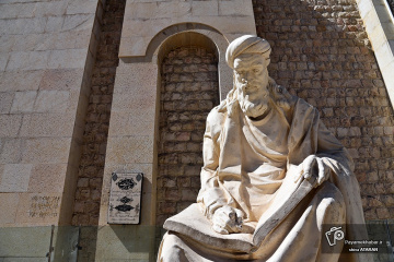 آرامگاه خواجوی کرمانی‎