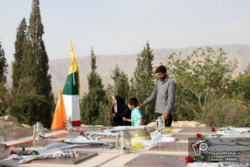 مراسم  دعای عرفه در تپه نورالشهدا شیراز