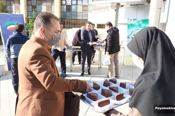 فعالیت های مخابرات منطقه فارس در دهه فجر - توزیع شیرینی