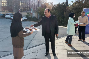 فعالیت های مخابرات منطقه فارس در دهه فجر - توزیع شیرینی