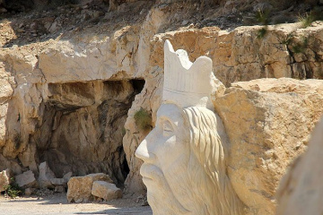 طبیعت زیبای شهرستان جهرم - غار سنگ شکنان