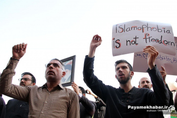 تجمع دانشگاهیان دانشگاه شیراز در اعتراض به هتک حرمت به ساحت مقدس قرآن کریم