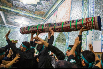 آئین های محلی - عزاداری امام حسین (ع) - قالی شویان در مشهد اردهال کاشان