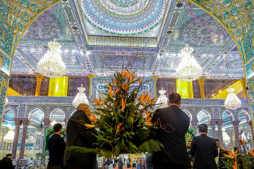 گل آرایی حرم مطهر امام حسین (ع) به مناسبت میلاد حضرت امیرالمومنین علی (ع)