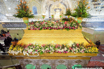 گل آرایی حرم مطهر امام حسین (ع) به مناسبت میلاد حضرت امیرالمومنین علی (ع)