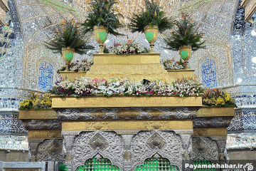 گل آرایی حرم مطهر امام حسین (ع) به مناسبت میلاد حضرت امیرالمومنین علی (ع)