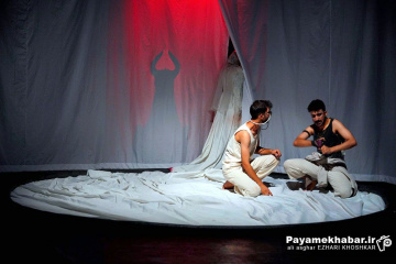 نمایش قرار در قعر