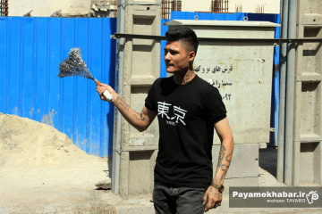 عزادارای هیئت قصردشتی ها در کوچه باغ های قصردشت شیراز در روز عاشورا
