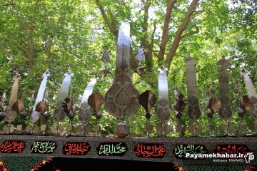 عزادارای هیئت قصردشتی ها در کوچه باغ های قصردشت شیراز در روز عاشورا - علمت