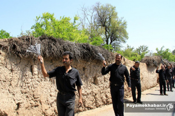 عزادارای هیئت قصردشتی ها در کوچه باغ های قصردشت شیراز در روز عاشورا