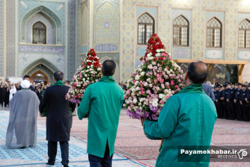 تعویض پرچم حرم مطهر حضرت امام رضا (ع)