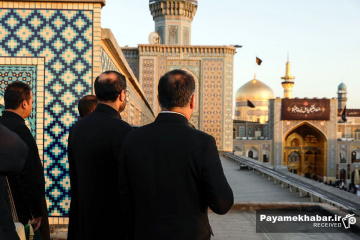 تعویض پرچم حرم مطهر حضرت امام رضا (ع)