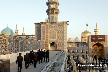 تعویض پرچم حرم مطهر حضرت امام رضا (ع)