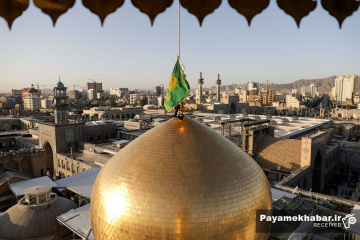 تعویض پرچم حرم مطهر حضرت امام رضا (ع)