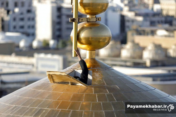 تعویض پرچم حرم مطهر حضرت امام رضا (ع)