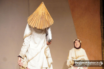 نمایش قلاده ای برای یک سگ مرده