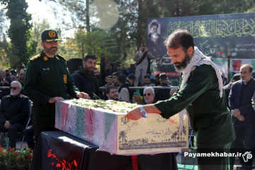 تشییع و خاکسپاری شهید گمنام در باغ جنت شیراز