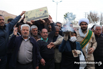 تشییع و خاکسپاری شهید گمنام در بوستان نماز شیراز