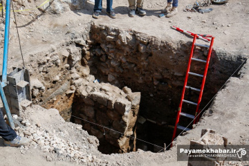 کاووش باستانی در پارکینگ زائر حرم مطهر حضرت شاهچراغ (ع)