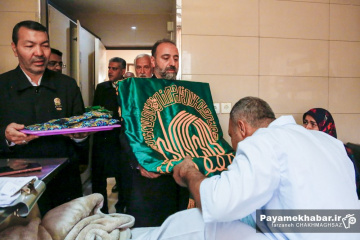 عیادت خادمان موکب امام رضا (ع) از مجروحان حادثه بندر شهید رجایی