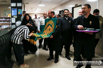 عیادت خادمان موکب امام رضا (ع) از مجروحان حادثه بندر شهید رجایی