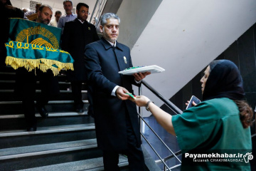 عیادت خادمان موکب امام رضا (ع) از مجروحان حادثه بندر شهید رجایی