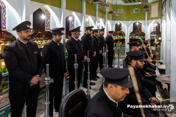 نقاره زنی در نقاره خانه حرم مطهر امام رضا (ع)
