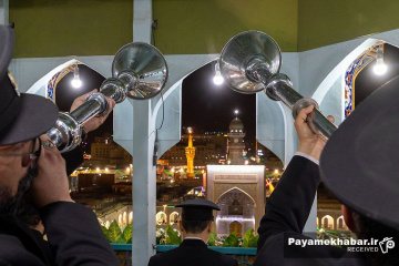 نقاره زنی در نقاره خانه حرم مطهر امام رضا (ع)