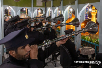 نقاره زنی در نقاره خانه حرم مطهر امام رضا (ع)