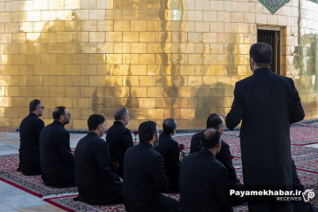 تعویض پرچم حرم مطهر امام رضا (ع)