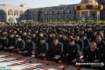 تعویض پرچم حرم مطهر امام رضا (ع)