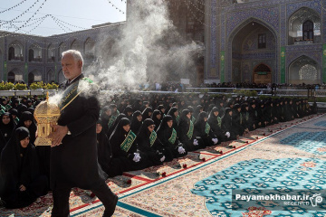 تعویض پرچم حرم مطهر امام رضا (ع)