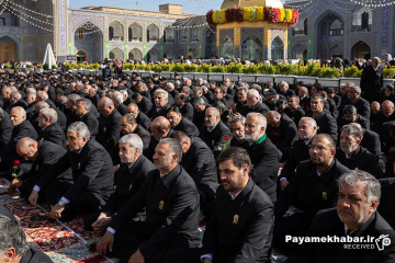 تعویض پرچم حرم مطهر امام رضا (ع)