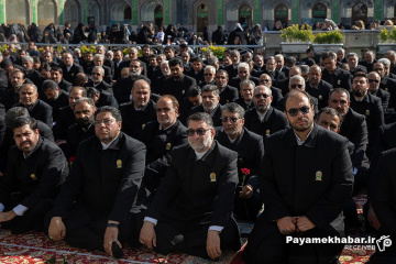 تعویض پرچم حرم مطهر امام رضا (ع)