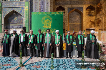 تعویض پرچم حرم مطهر امام رضا (ع)
