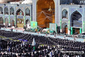 تعویض پرچم حرم مطهر امام رضا (ع)